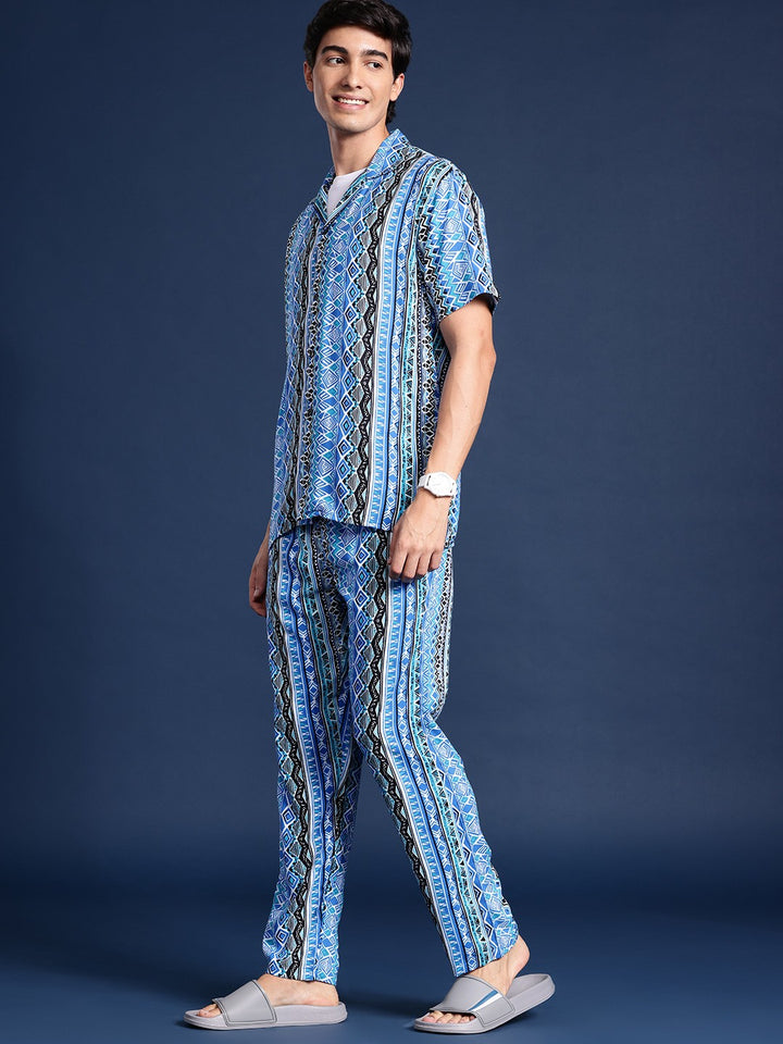 Men White & Blue Printed Viscose rayon Regular Fit Casual Co &Ord Sets