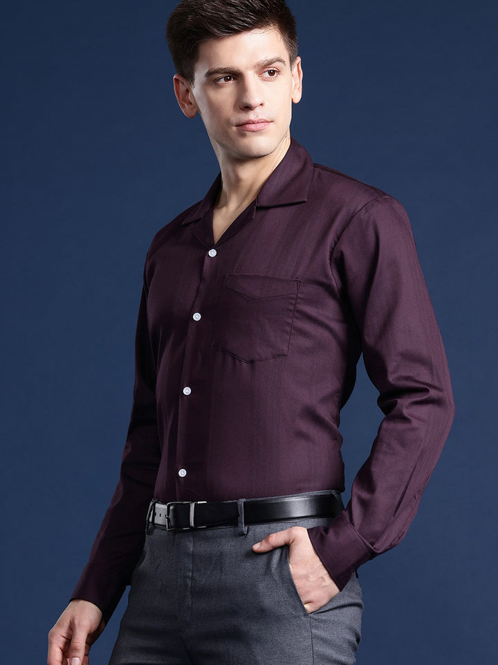 Men Burgundy Solid Cotton elastane Relaxed Fit Formal Shirt