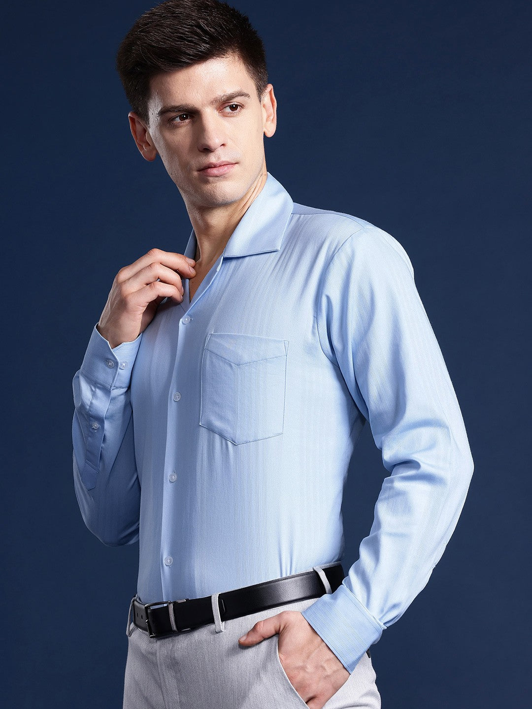 Men Blue Solid Cotton elastane Relaxed Fit Formal Shirt