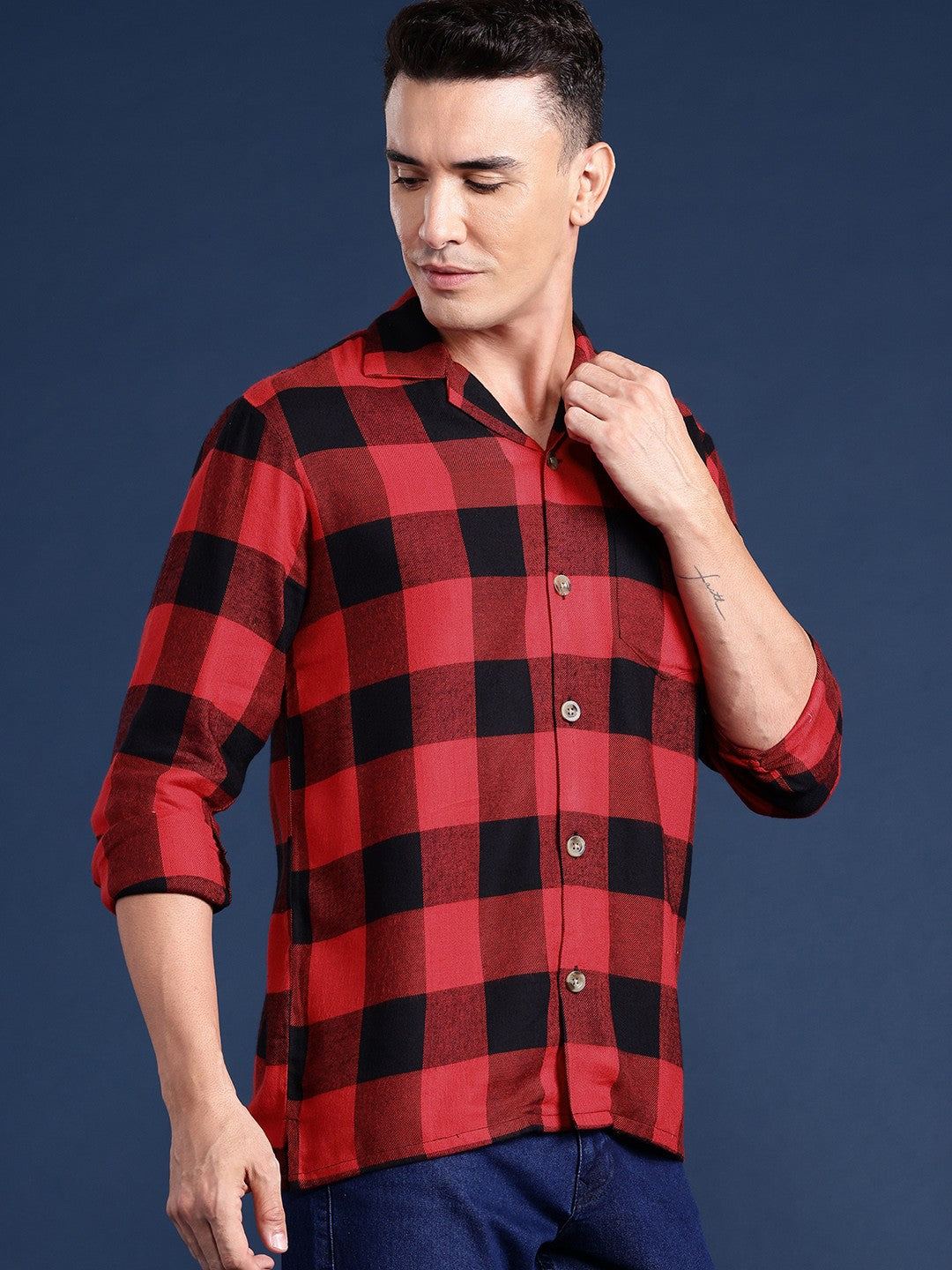 Men Red Checked Pure Cotton Relaxed Fit Casual Shirt