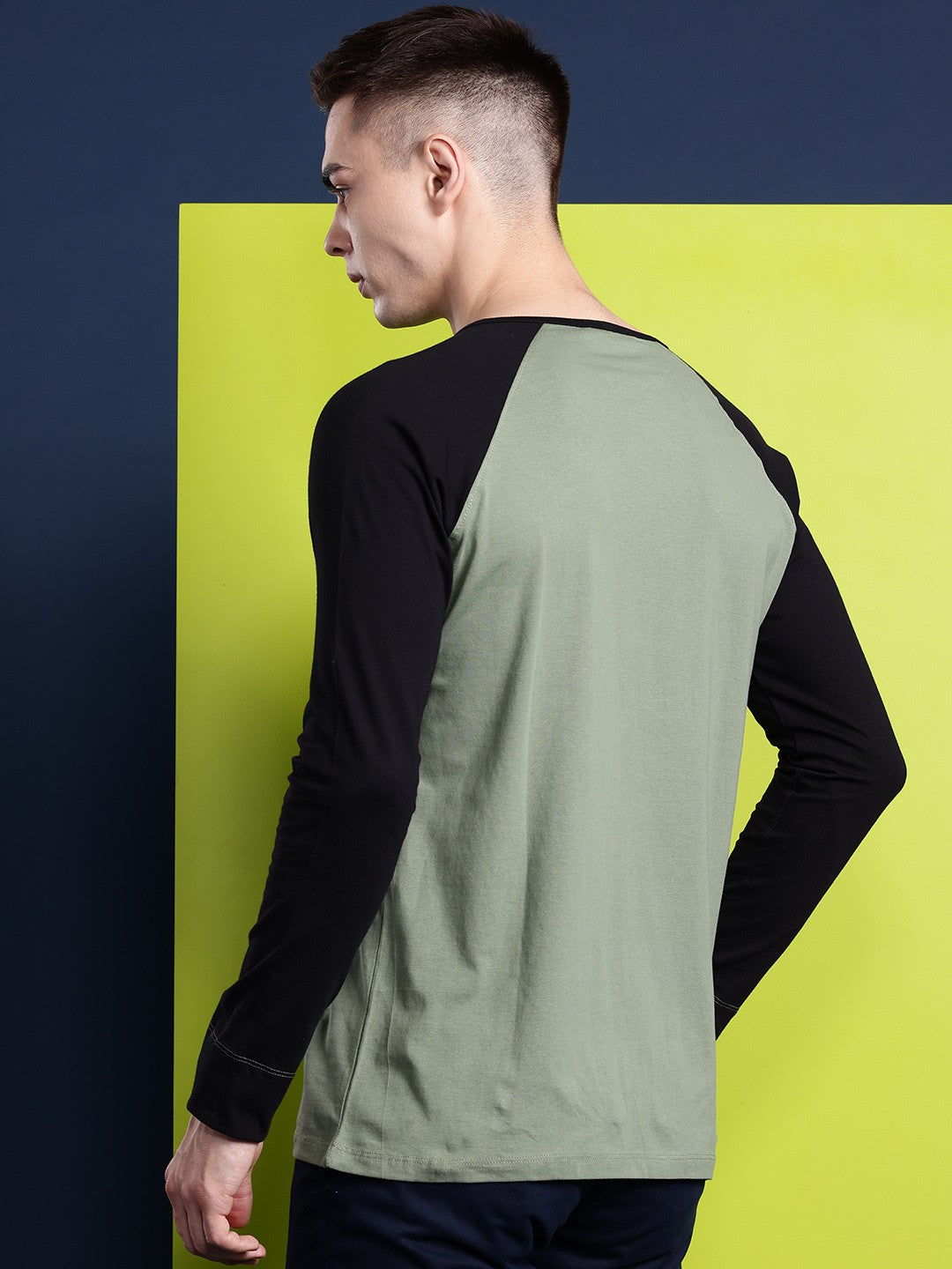 Men Olive & Black Solid Pure Cotton Slim Fit Henley T-Shirt