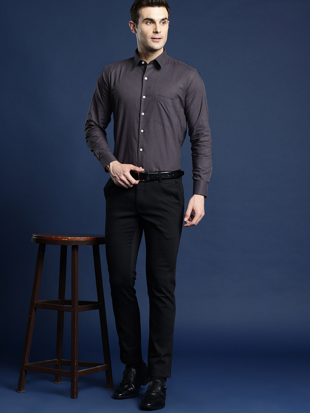 Men Dark Grey Solid Pure Linen Slim Fit Formal Shirt