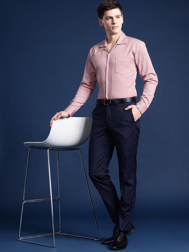 Men Mauve Solid Cotton elastane Relaxed Fit Formal Shirt