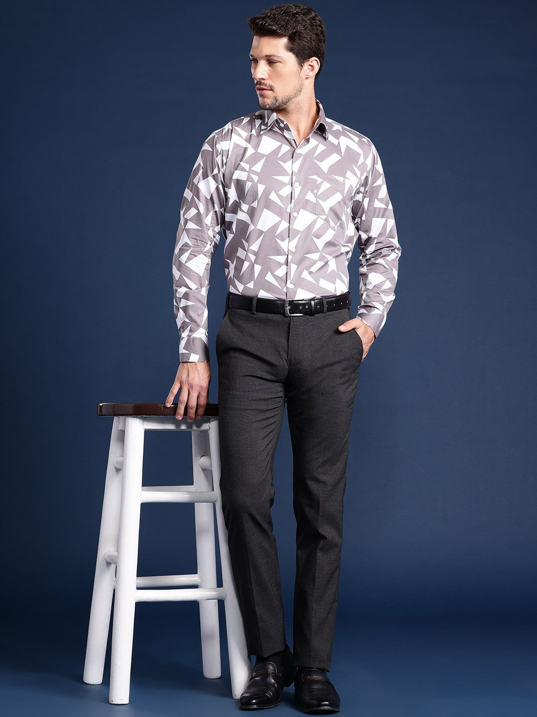 Men White & Mauve Printed Cotton Satin Slim Fit Formal Shirt