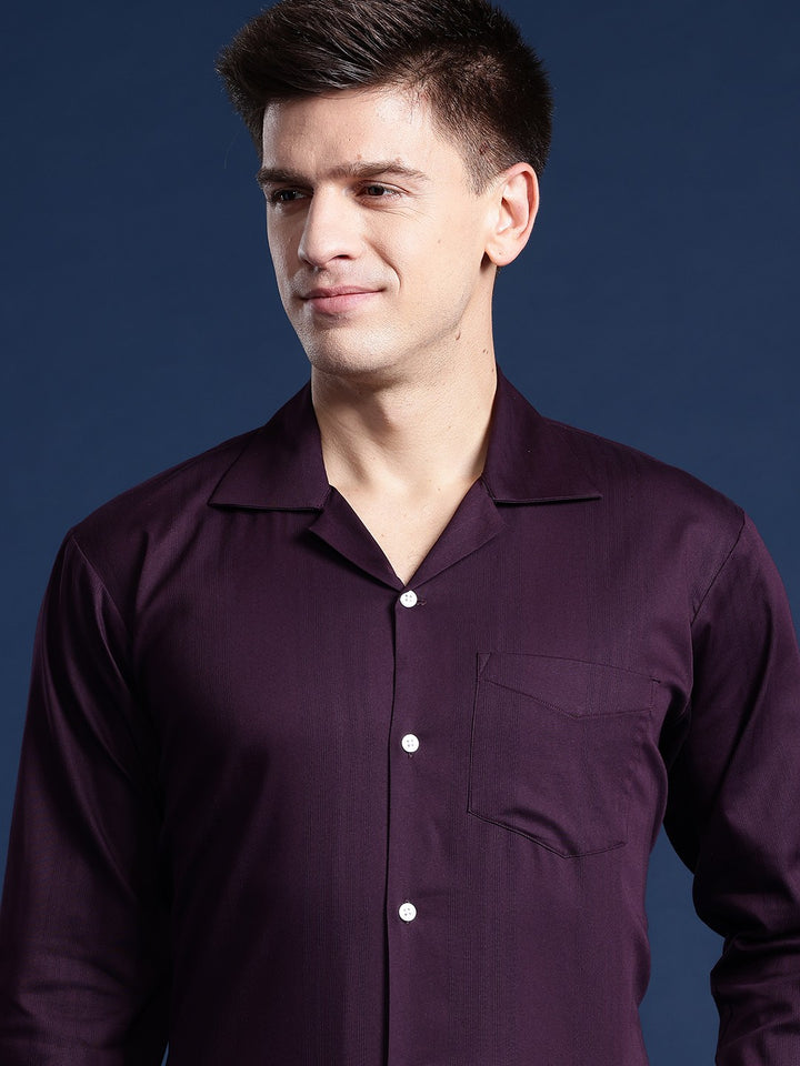 Men Burgundy Solid Cotton elastane Relaxed Fit Formal Shirt