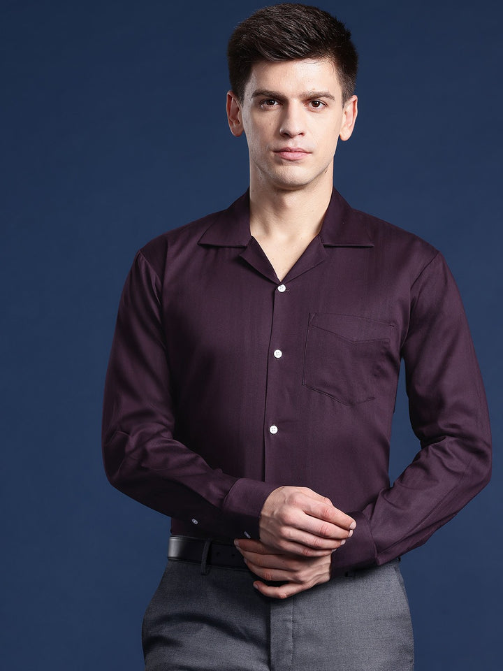 Men Burgundy Solid Cotton elastane Relaxed Fit Formal Shirt