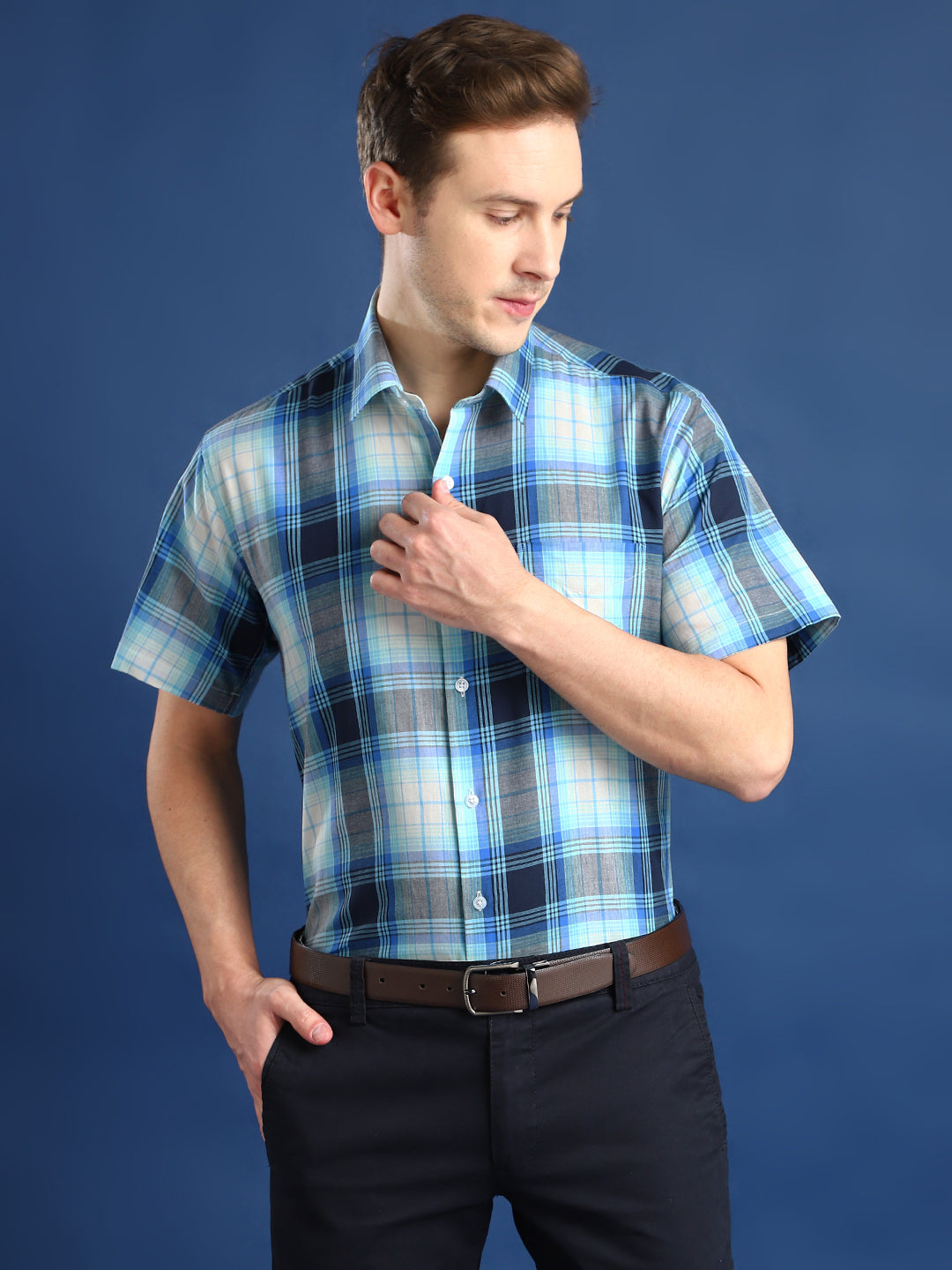 Men Blue & White Checked Cotton Slim Fit Short Sleeve Formal Shirt