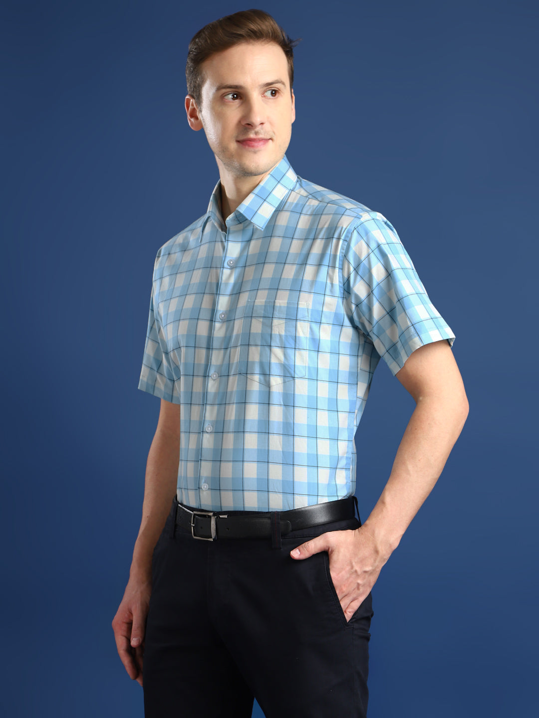 Men White & Blue Checked Cotton Slim Fit Short Sleeve Formal Shirt