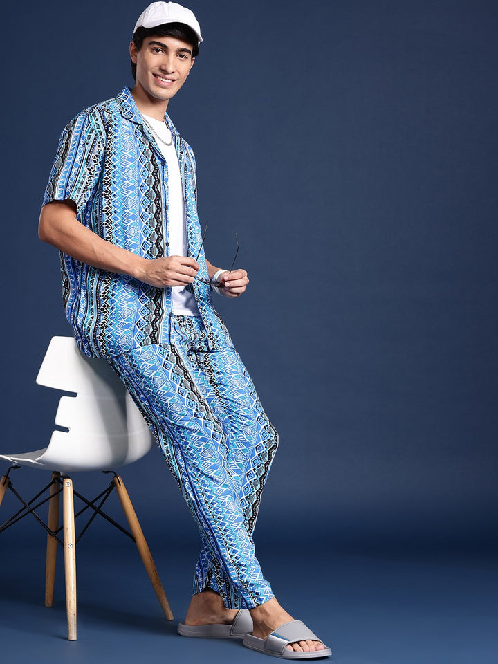 Men White & Blue Printed Viscose rayon Regular Fit Casual Co &Ord Sets