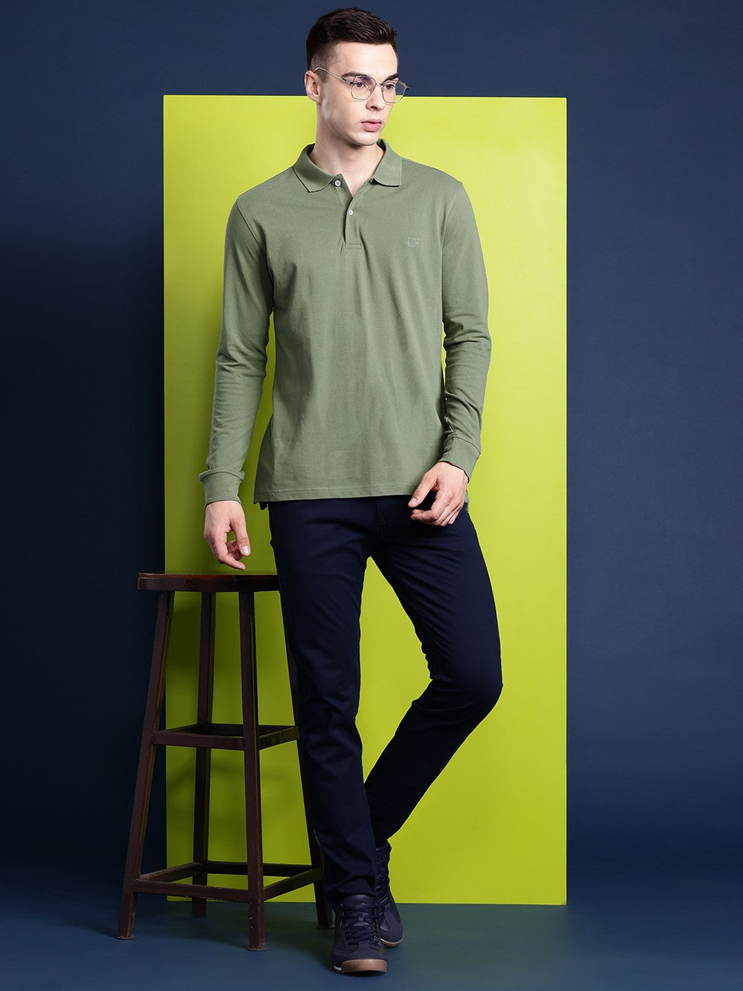 Men Olive Solid Pure Cotton Slim Fit T-Shirt