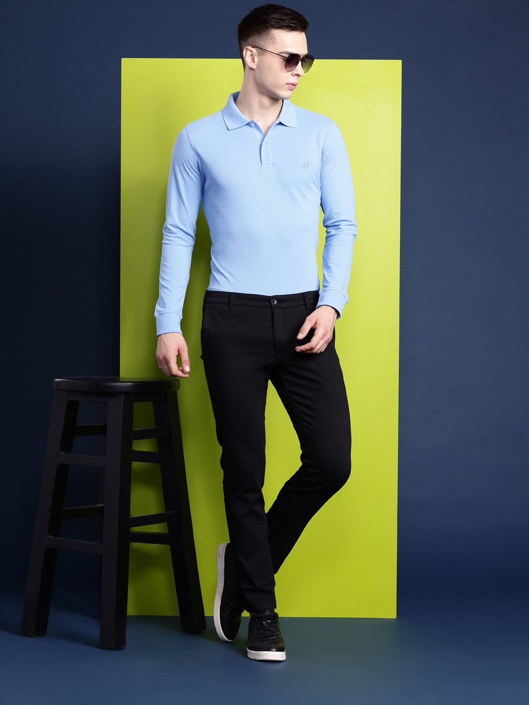 Men Blue Solid Pure Cotton Slim Fit T-Shirt