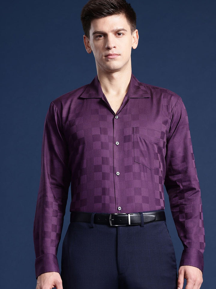 Men Burgundy Solid Pure Cotton Relaxed Fit Casual Shirt