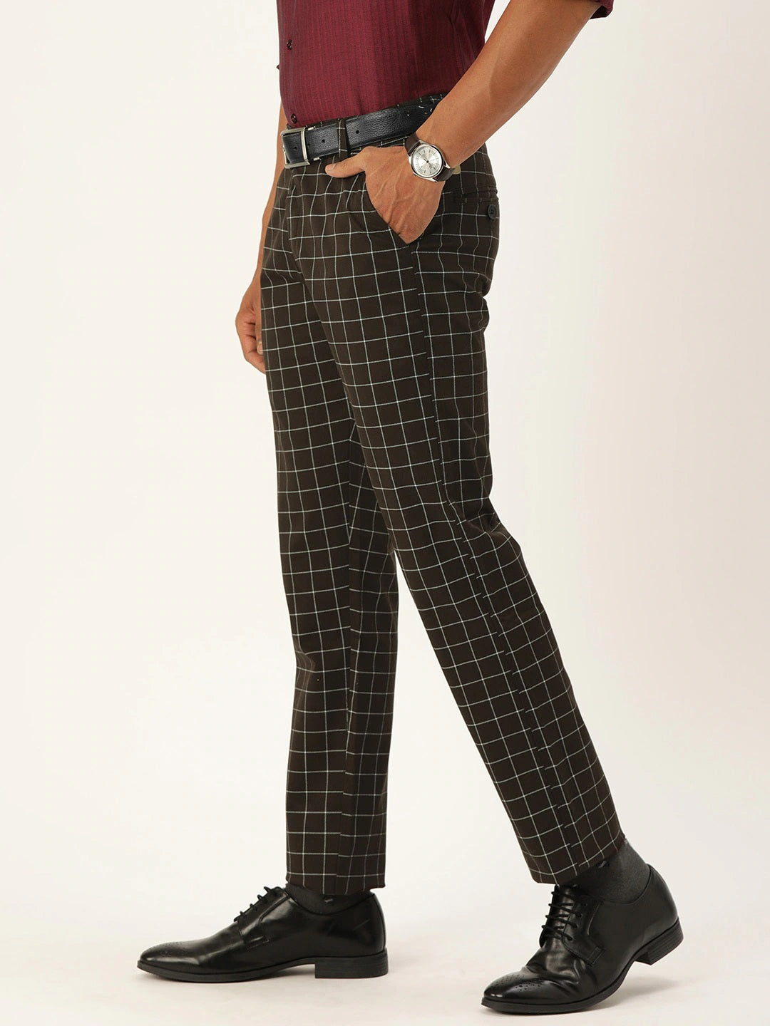 Relaxed Fit Trousers - Dark beige/Checked - Men | H&M IN